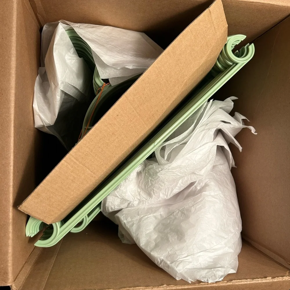 39 plastic hangers